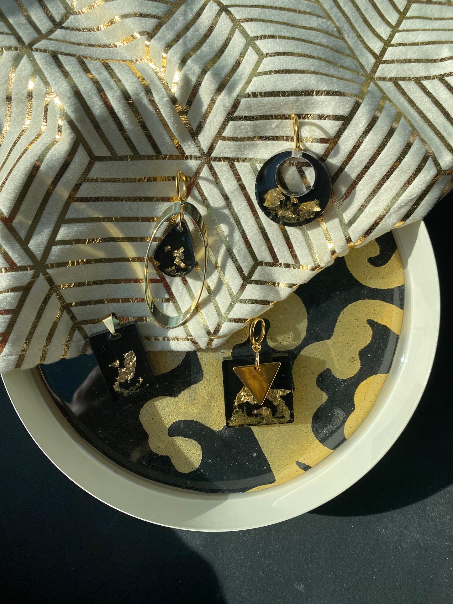 Vierkante hanger met 18K bladgoud, zwart