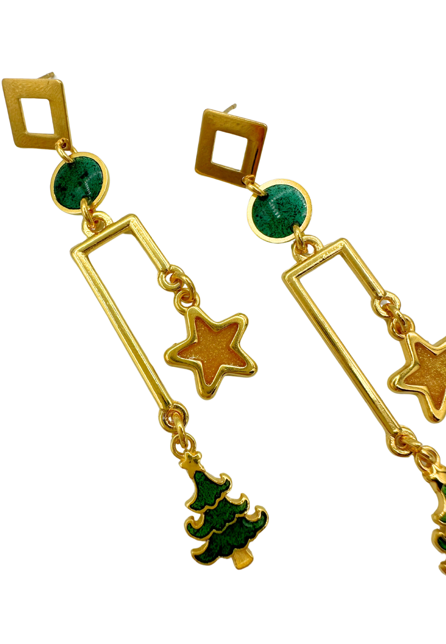 Geometrische kerst oorringen met kerstboom en gouden sterren