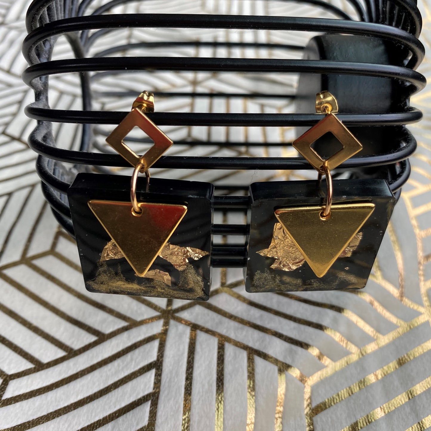 Rock 80's zwart gouden oorbellen