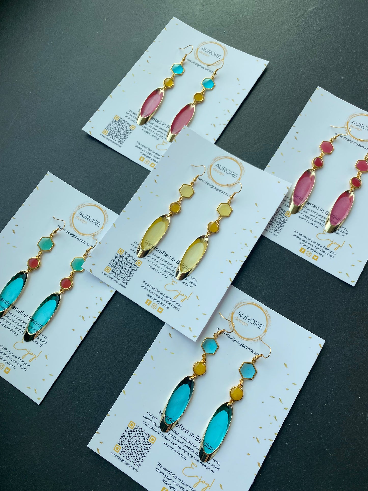 Lange meerkleurige oorhangers, meerkleurig