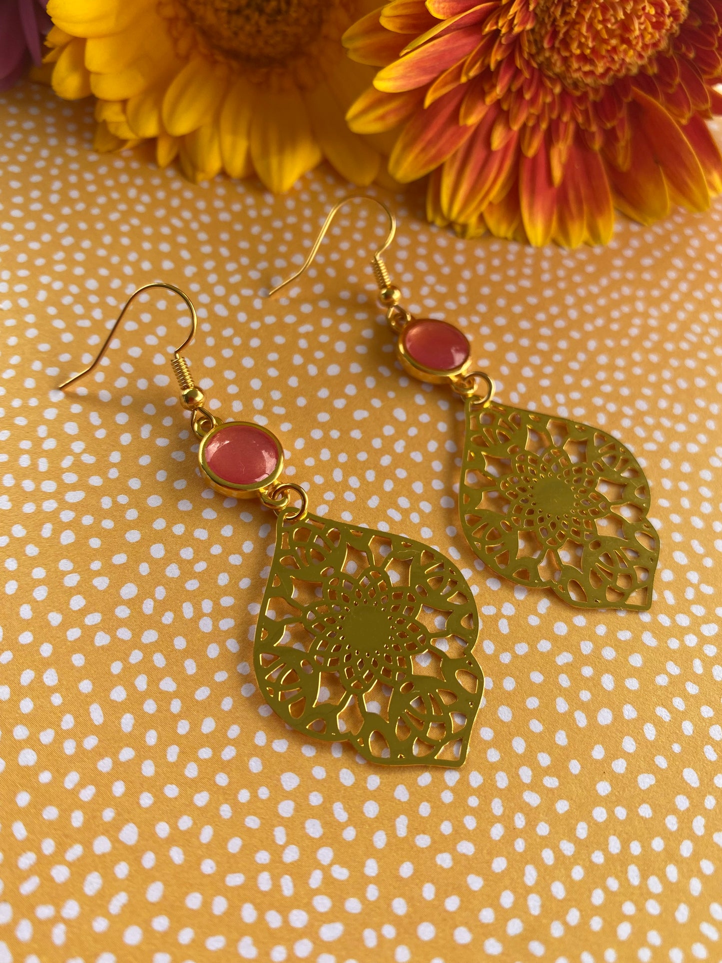 Druppelvormige Bohemian dames oorbellen roze