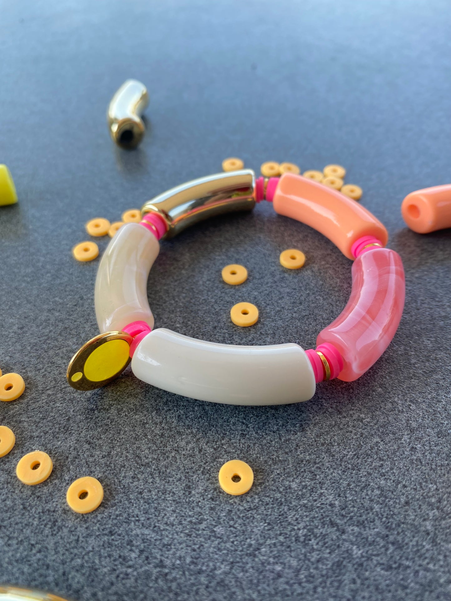 Kleurrijke tube armbanden - Roze